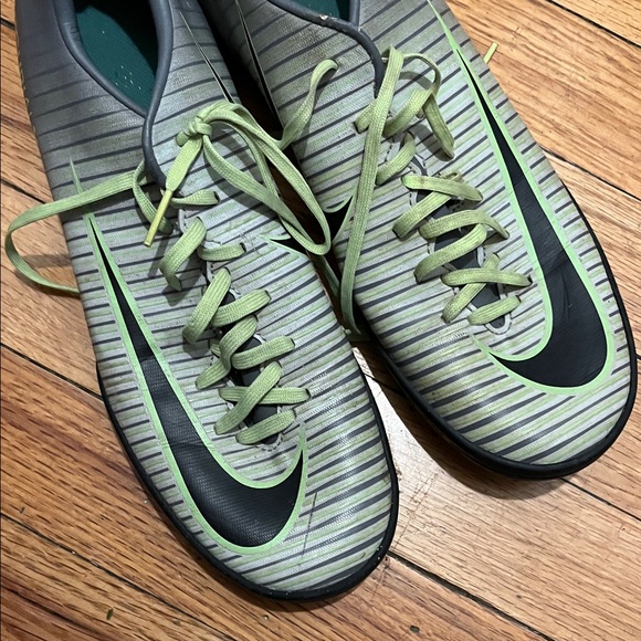 Nike MercurialX Vapor XI TF Soccer Cleats - Picture 4 of 7